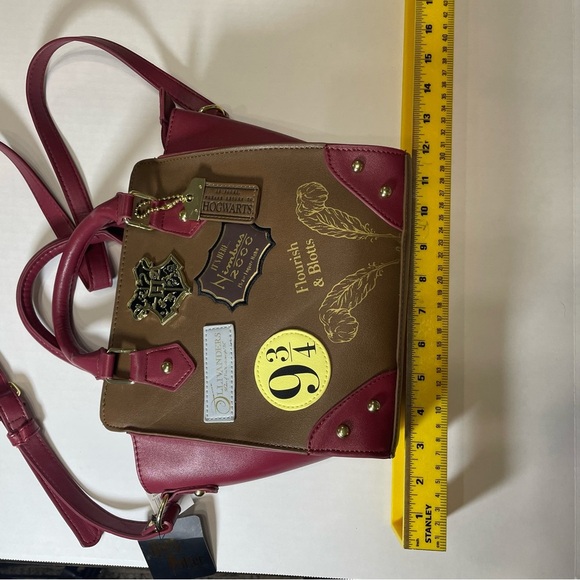 HOGWARTS 9 3/4 BIOWORLD SATCHEL WITH CROSSBODY STRAP HARRY POTTER New With Tags - Picture 14 of 16